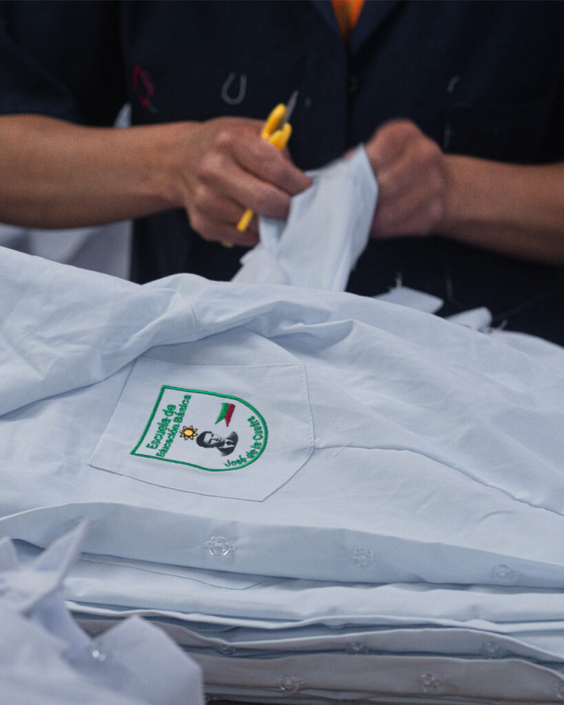 Bordado de uniformes escolares